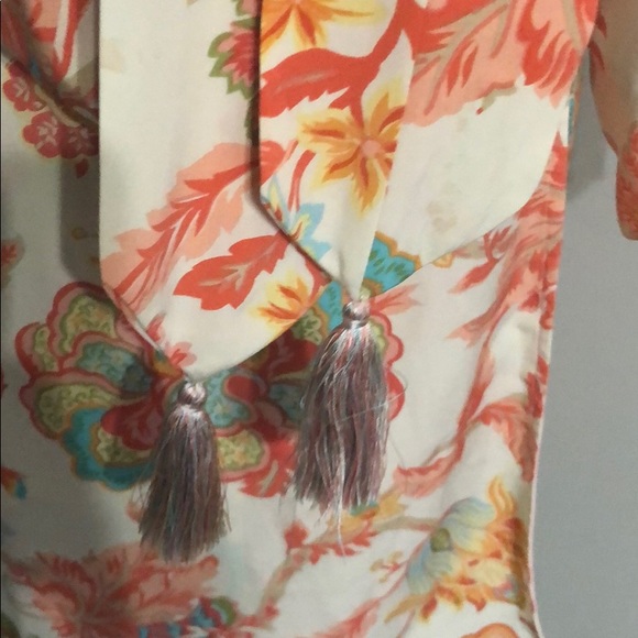 Natori colorful and floral short robe, size M. - Picture 9 of 9